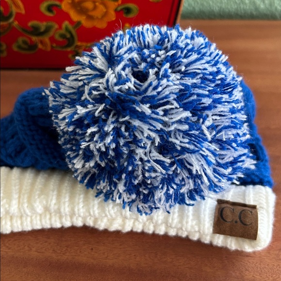 Winter hat - Picture 3 of 6